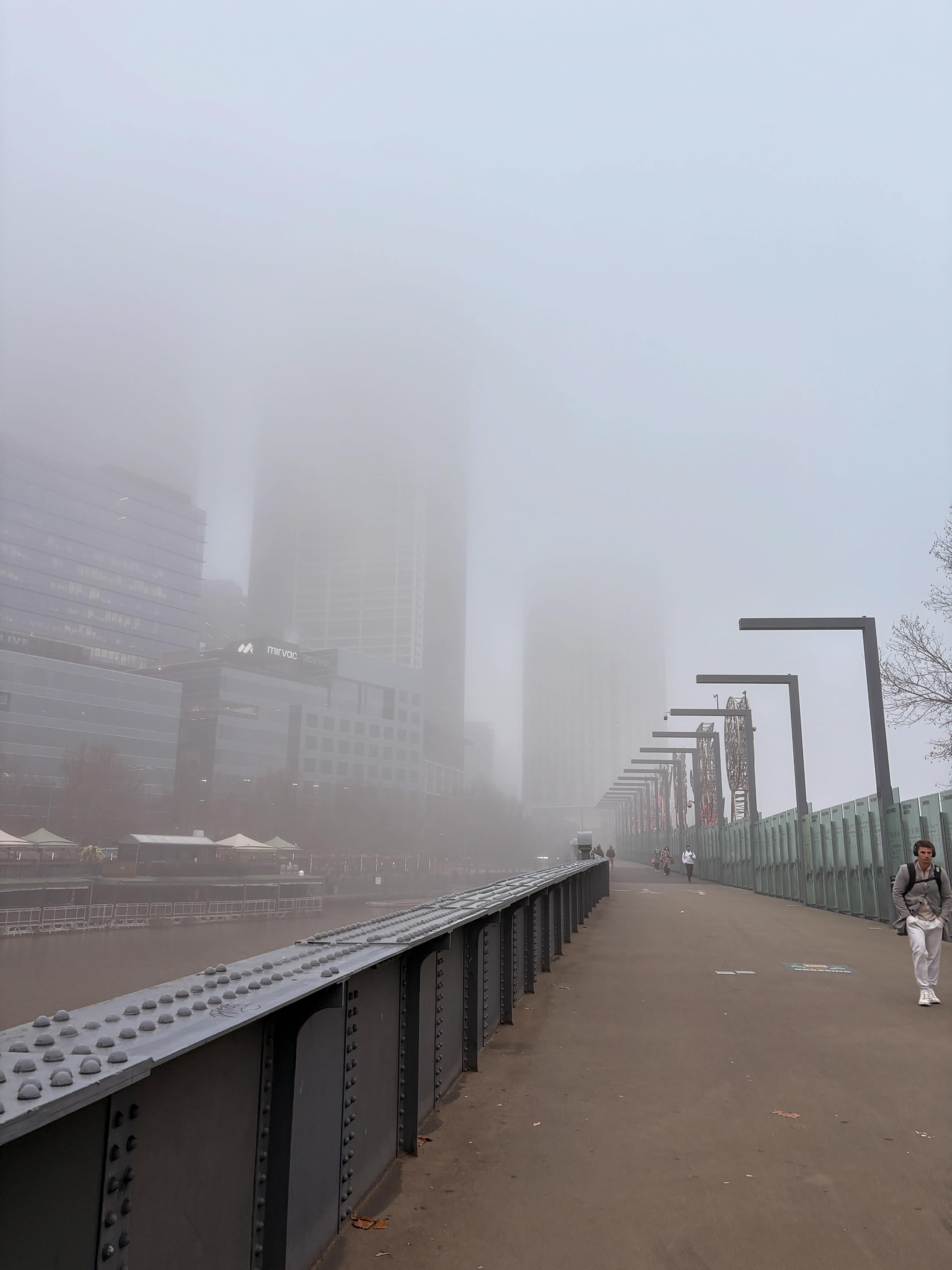 Melbourne's fog was very slow to lift on Thursday morning. Source: @Unravelled_opinions on Threads