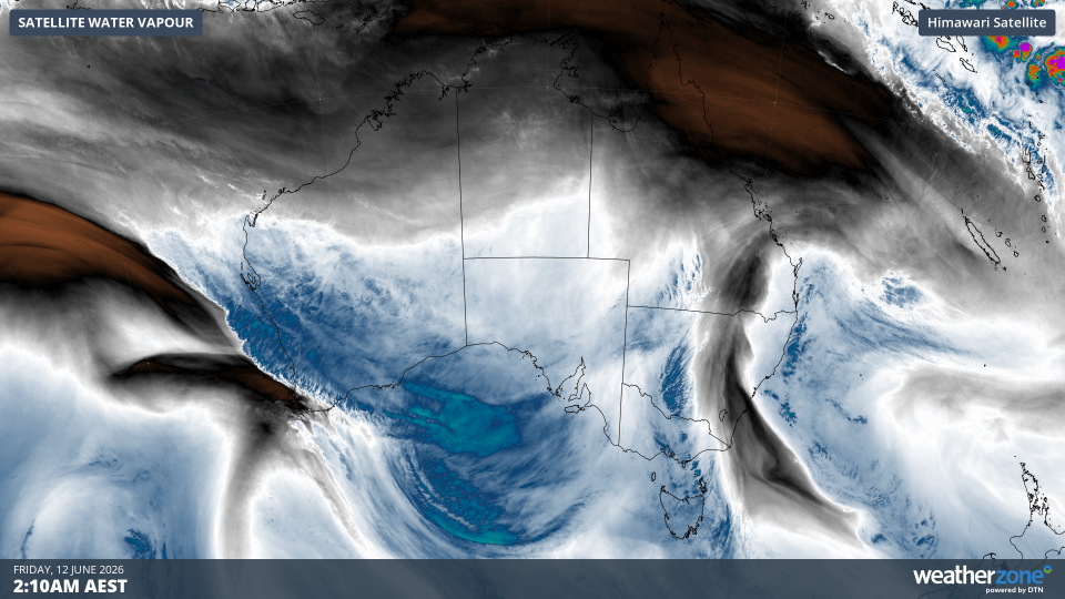 Enhanced water vapour satellite images showing a northwest cloudband forming over Australia on Thursday and Friday this week. Source: Weatherzone.