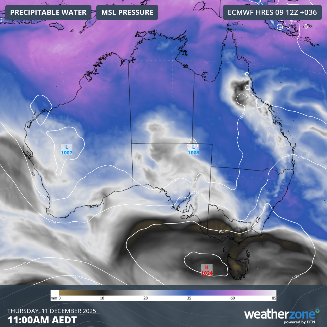 Precipitable water and mean sea level pressure, showing moisture-laden air interacting with low pressure troughs over NSW. Source: Weatherzone.