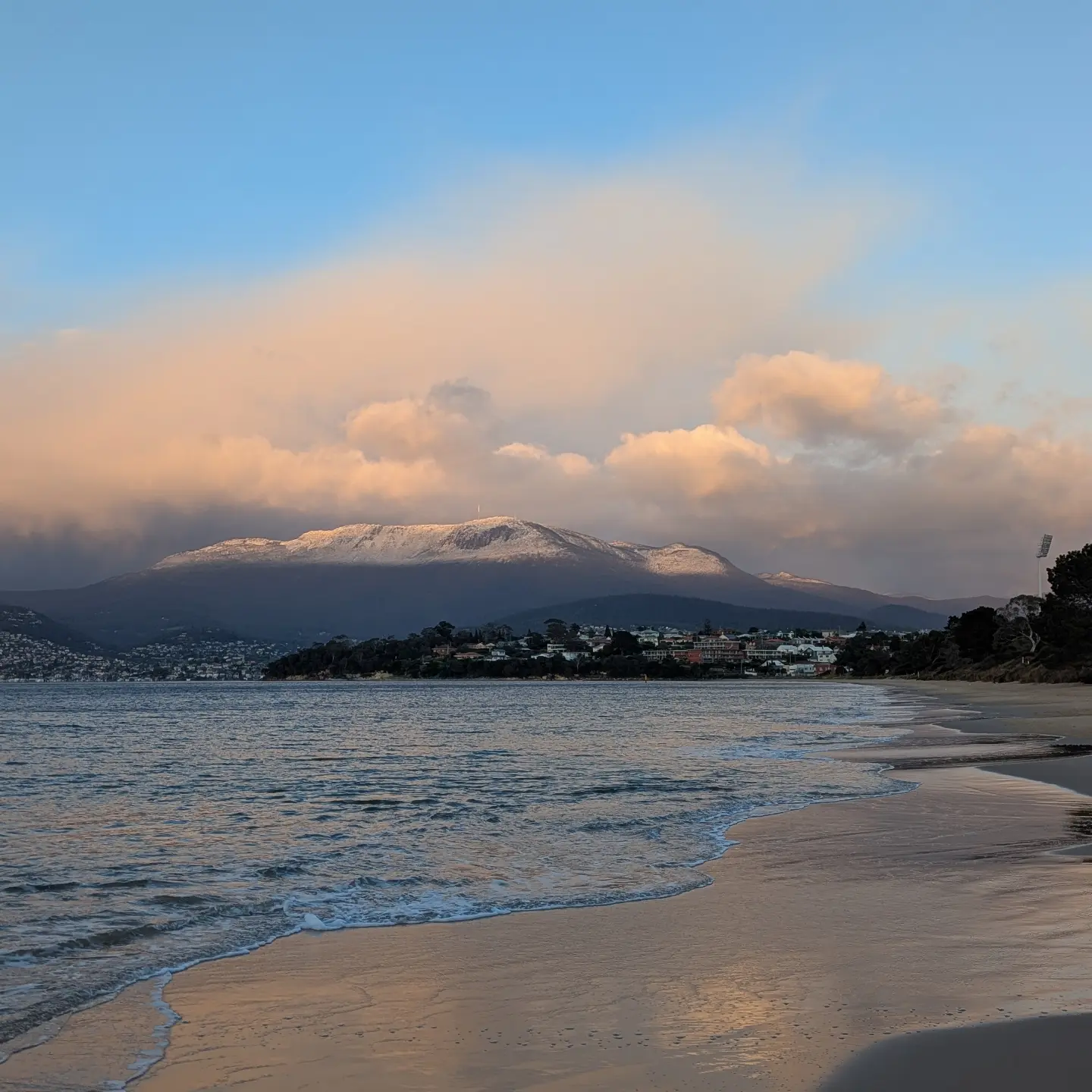 Kunanyi/Mt Wellington from Bellerive, Hobart, early on the morning of Tuesday, October 13, 2026. Source: Jo Cleveland (@mycloverdog on Instagram).